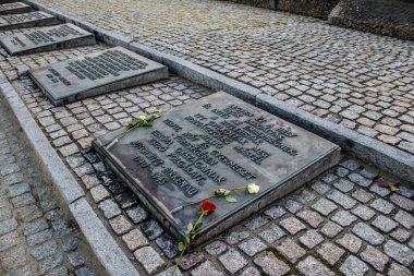 Oswiecim, Polonya - 7 Ekim 2022 Birkenau, Üçüncü Reich 'taki en büyük toplama kampı kompleksi, hem toplama kampı hem de Yahudileri yok etmek için inşa edilmiş bir imha merkezi.