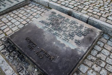 Oswiecim, Polonya - 7 Ekim 2022 Birkenau, Üçüncü Reich 'taki en büyük toplama kampı kompleksi, hem toplama kampı hem de Yahudileri yok etmek için inşa edilmiş bir imha merkezi.