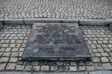 Oswiecim, Polonya - 7 Ekim 2022 Birkenau, Üçüncü Reich 'taki en büyük toplama kampı kompleksi, hem toplama kampı hem de Yahudileri yok etmek için inşa edilmiş bir imha merkezi.