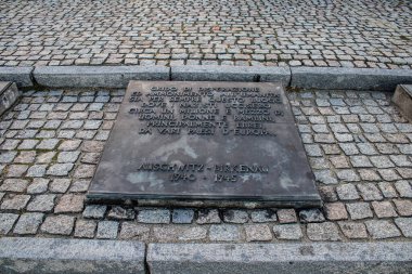 Oswiecim, Polonya - 7 Ekim 2022 Birkenau, Üçüncü Reich 'taki en büyük toplama kampı kompleksi, hem toplama kampı hem de Yahudileri yok etmek için inşa edilmiş bir imha merkezi.