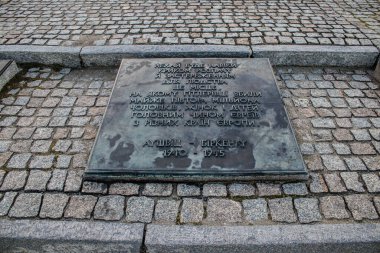 Oswiecim, Polonya - 7 Ekim 2022 Birkenau, Üçüncü Reich 'taki en büyük toplama kampı kompleksi, hem toplama kampı hem de Yahudileri yok etmek için inşa edilmiş bir imha merkezi.