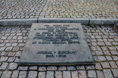 Oswiecim, Polonya - 7 Ekim 2022 Birkenau, Üçüncü Reich 'taki en büyük toplama kampı kompleksi, hem toplama kampı hem de Yahudileri yok etmek için inşa edilmiş bir imha merkezi.