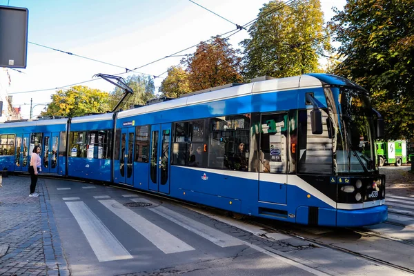 Krakow Polen Oktober 2022 Modern Elektrisk Spårvagn Som Kör Gatorna — Stockfoto