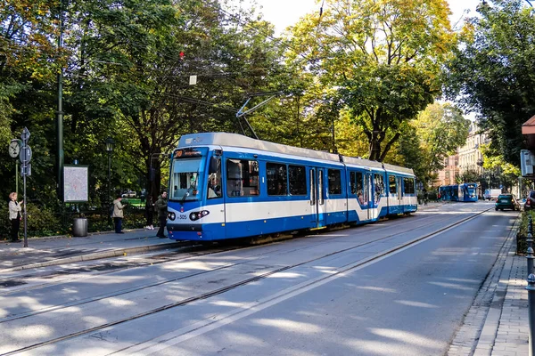 Краков Польша Октября 2022 Года Современный Электрический Трамвай Проезжающий Улицам — стоковое фото