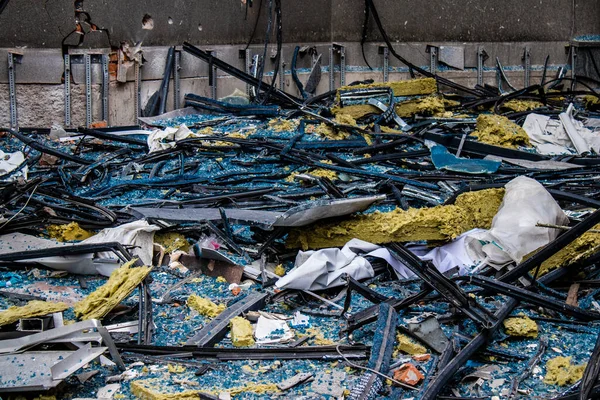 Massale Russische Raketaanvallen Puin Grond Rond Het Samsung Kantoorgebouw Ontploffing — Stockfoto