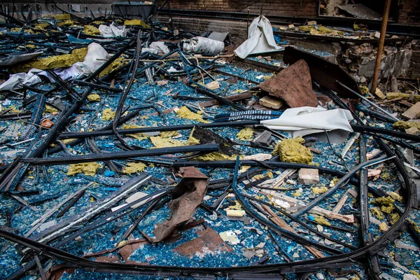 Massale Russische Raketaanvallen Puin Grond Rond Het Samsung Kantoorgebouw Ontploffing — Stockfoto