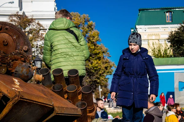 Zniszczona Rosyjska Wystawa Sprzętu Wojskowego Placu Mychajliwskiej Kijowie Ukrainie Października — Zdjęcie stockowe