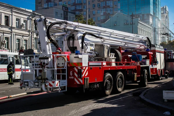 Après Des Attaques Massives Drones Russes Façade Bâtiment Dans Centre — Photo