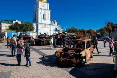 Yok edilen Rus askeri donanım sergisi, Rusya 'nın 2022 yılında Ukrayna' yı işgali sırasında ele geçirilen ve imha edilen Rus askeri teçhizatlarının yer aldığı açık hava sergisi.