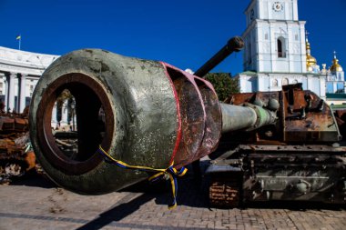 Yok edilen Rus askeri donanım sergisi, Rusya 'nın 2022 yılında Ukrayna' yı işgali sırasında ele geçirilen ve imha edilen Rus askeri teçhizatlarının yer aldığı açık hava sergisi.