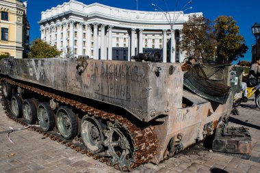 Yok edilen Rus askeri donanım sergisi, Rusya 'nın 2022 yılında Ukrayna' yı işgali sırasında ele geçirilen ve imha edilen Rus askeri teçhizatlarının yer aldığı açık hava sergisi.