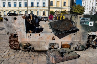 Yok edilen Rus askeri donanım sergisi, Rusya 'nın 2022 yılında Ukrayna' yı işgali sırasında ele geçirilen ve imha edilen Rus askeri teçhizatlarının yer aldığı açık hava sergisi.