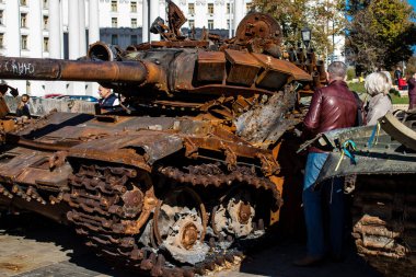 Yok edilen Rus askeri donanım sergisi, Rusya 'nın 2022 yılında Ukrayna' yı işgali sırasında ele geçirilen ve imha edilen Rus askeri teçhizatlarının yer aldığı açık hava sergisi.