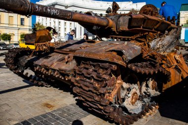 Yok edilen Rus askeri donanım sergisi, Rusya 'nın 2022 yılında Ukrayna' yı işgali sırasında ele geçirilen ve imha edilen Rus askeri teçhizatlarının yer aldığı açık hava sergisi.