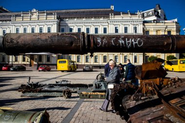 Yok edilen Rus askeri donanım sergisi, Rusya 'nın 2022 yılında Ukrayna' yı işgali sırasında ele geçirilen ve imha edilen Rus askeri teçhizatlarının yer aldığı açık hava sergisi.