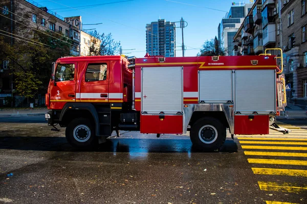 Sequência Ataques Maciços Drones Russos Fachada Edifício Centro Kiev Perto — Fotografia de Stock