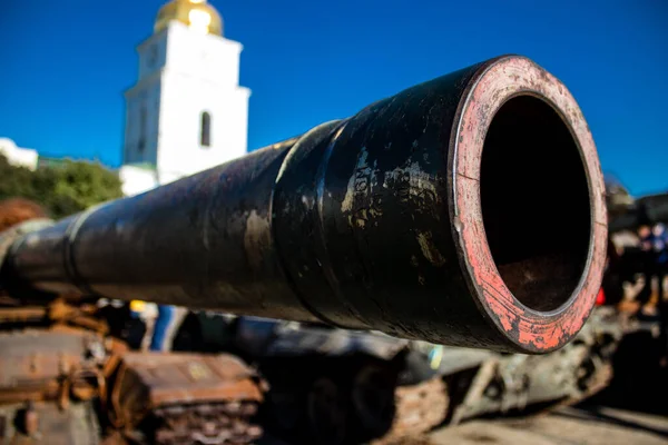 Yok edilen Rus askeri donanım sergisi, Rusya 'nın 2022 yılında Ukrayna' yı işgali sırasında ele geçirilen ve imha edilen Rus askeri teçhizatlarının yer aldığı açık hava sergisi.