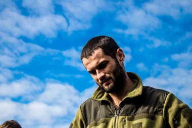 Ukrayna, Kherson - 21 Ekim 2022 Ukrayna ordusunun cephedeki piyade askerleri, düşman hatlarından havan topu ateşinde uzmanlaşmışlardır. Amaçları Rus ordusunu kalıcı ateşle zayıflatmak. Durumları çok tehlikeli.