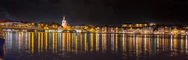 ソンダーボルグの夜景 オランダ デンマーク ヨーロッパのSonderborg Jutland デンマークのクリスマスまでの都市と港のパノラマビュー — ストック写真