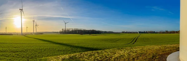 Paysage Avec Éoliennes Champs Verts Silo Agricole Une Colonie Arrière — Photo