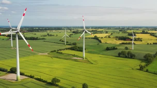 Letecký Let Nad Větrnou Elektrárnou Obnovitelné Energie Krajina Větrnými Turbínami — Stock video