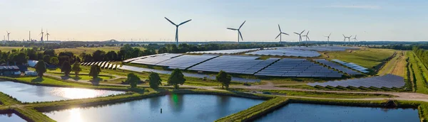 Instalación Respetuosa Con Medio Ambiente Planta Energía Fotovoltaica Parque Eólico — Foto de Stock