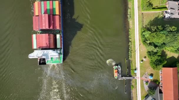 Containerschip Loodsboot Actie Loodsstation Voor Schepen Die Het Kiel Kanaal — Stockvideo