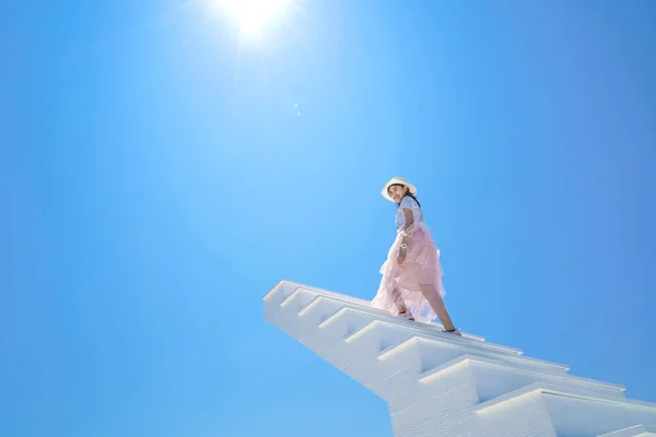 Beautiful Girl Standing White Heavenly Staircase Extends Blue Sky Stair — Zdjęcie stockowe