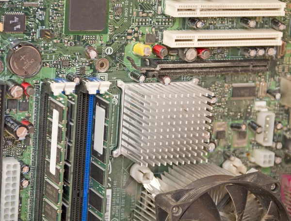 tozlu eski bilgisayar yönetim kurulu