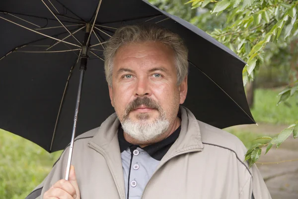 elli yıllık bir şemsiye ile seyir