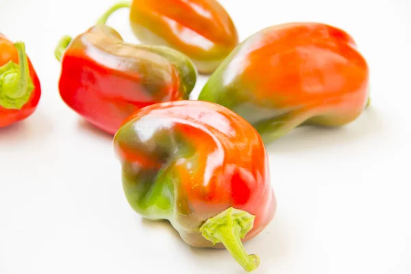 Red and green bell peppers — Stock Photo, Image