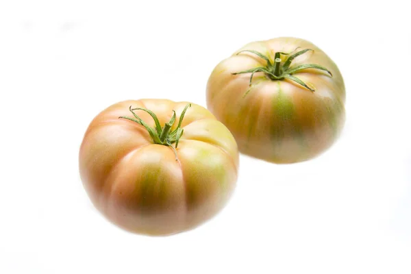 Tomates verdes sobre fundo branco — Fotografia de Stock