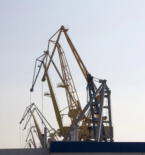 Port cranes against the sky — Stock Photo, Image