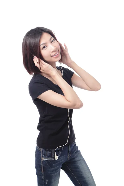 Mujer joven feliz escuchando música — Foto de Stock