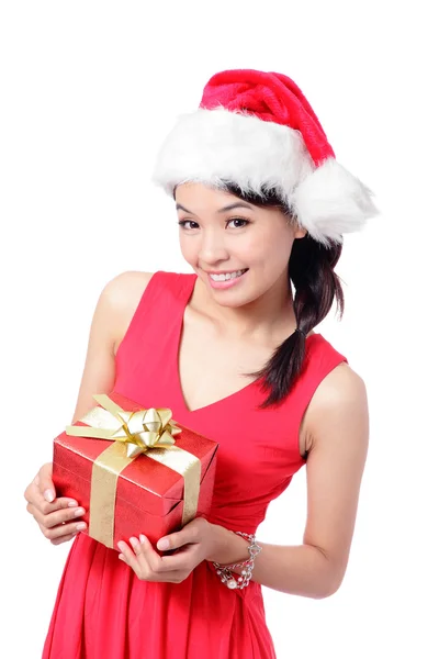 Natal menina sorriso segurando caixa de presente — Fotografia de Stock