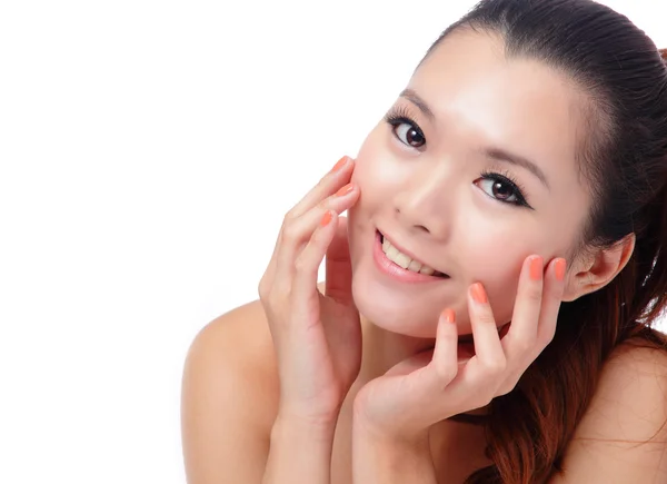 クローズ アップの笑みを浮かべてアジア美容皮膚ケア女性 — ストック写真