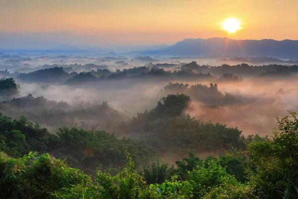 Sluníčko s mountain — Stock fotografie