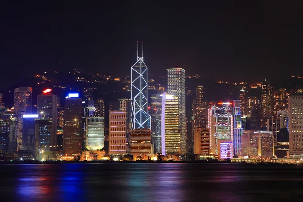 Hong kong skyline por la noche — Foto de Stock