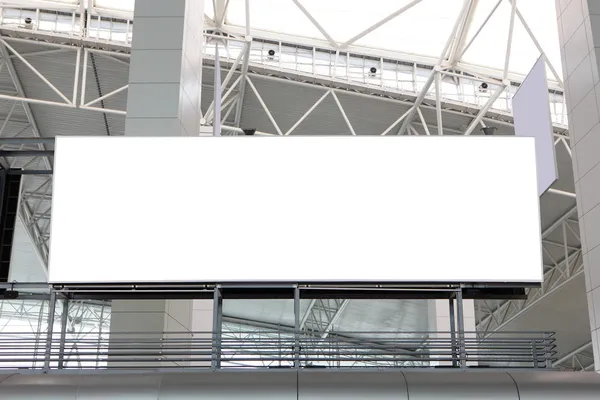 Enorme Blank Billboard no aeroporto — Fotografia de Stock