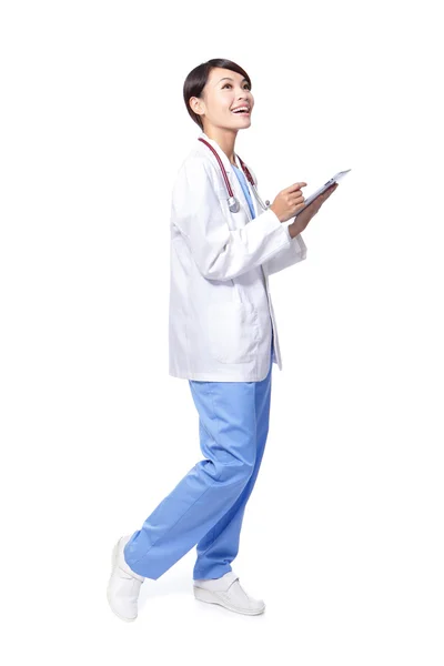 Arzt Frau mit PC in voller Länge — Stockfoto