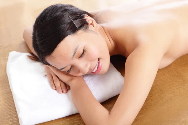 Young girl enjoy having a massage — Stock Photo, Image