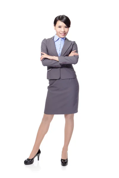 Mujer de negocios sonriente cruza los brazos —  Fotos de Stock