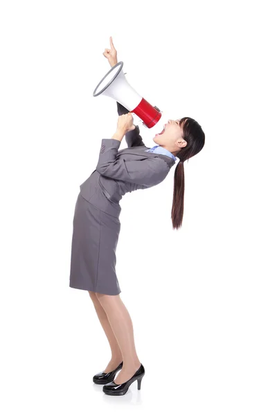 Mulher de negócios com raiva gritando com um megafone — Fotografia de Stock