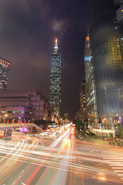 Тайбэй Сити-стрит ночью — стоковое фото