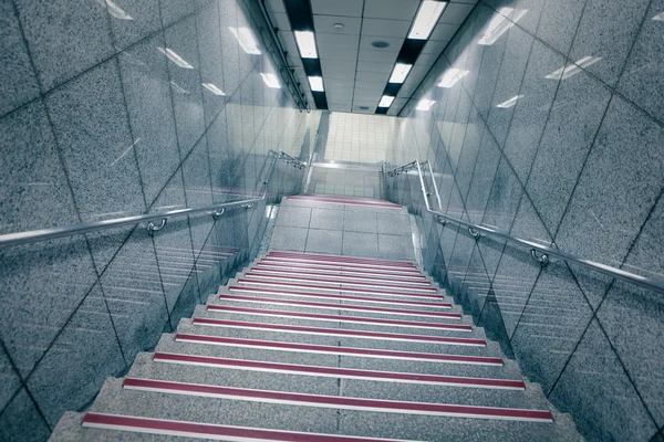 Escalera en pasaje subterráneo — Foto de Stock