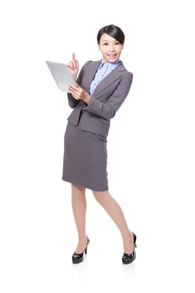 Mujer de negocios feliz usando tableta PC — Foto de Stock