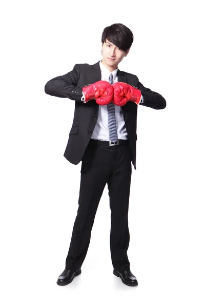 Успішний бізнесмен з боксерськими рукавичками — стокове фото
