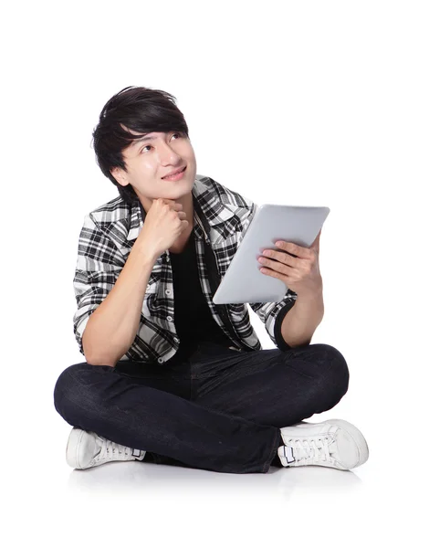 Junger Mann glücklich mit Tablet-PC — Stockfoto