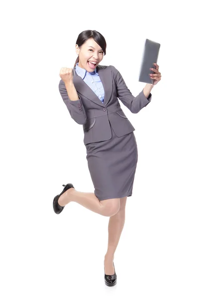 Aziatische zakenvrouw met touchpad — Stockfoto
