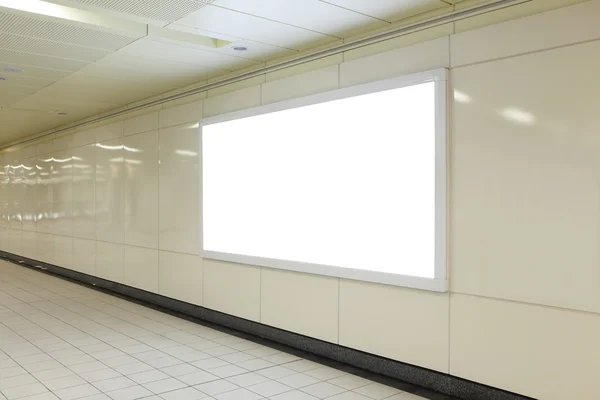 Cartellone in bianco nella stazione della metropolitana — Foto Stock